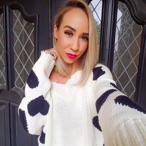 Main Strip | NWT Valentines Heart Sweater Small